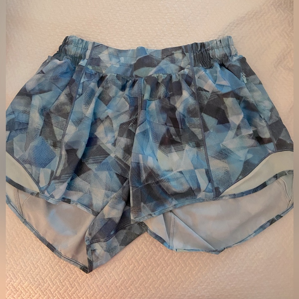 Lululemon Hotty Hot Shorts 4 inch Size 8